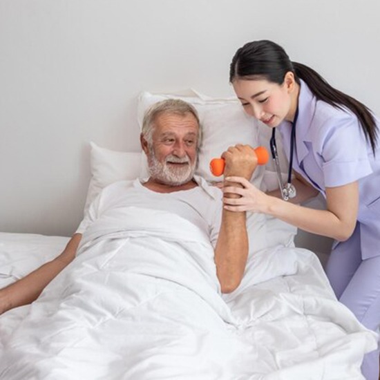 รับดูแลผู้สูงอายุตามบ้าน รับดูแลผู้สูงอายุตามบ้าน