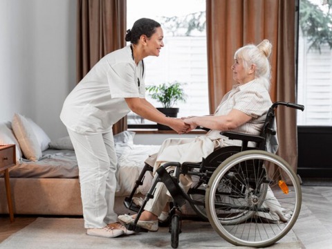 จ้างคนดูแลคนแก่ที่บ้านในกรุงเทพ